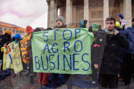 NEWS - Paris: Klimaaktivisten protestieren am 'One Planet' Gipfel