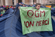 NEWS - Paris: Klimaaktivisten protestieren am 'One Planet' Gipfel