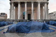 NEWS - Paris: Klimaaktivisten protestieren am 'One Planet' Gipfel
