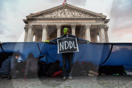 NEWS - Paris: Klimaaktivisten protestieren am 'One Planet' Gipfel