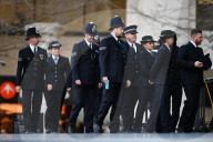 NEWS - London: Menschen gedenken der Opfer des Brandes im Grenfell-Tower