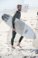 EXKLUSIV - Liam Hemsworth braucht seinen täglichen Surf-Kick