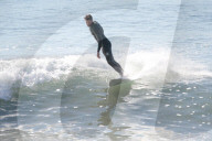 EXKLUSIV - Liam Hemsworth braucht seinen täglichen Surf-Kick