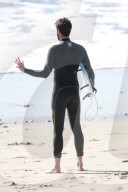 EXKLUSIV - Liam Hemsworth braucht seinen täglichen Surf-Kick
