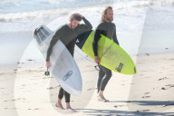 EXKLUSIV - Liam Hemsworth braucht seinen täglichen Surf-Kick