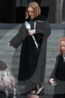 PEOPLE - Adele sichtlich erschütter am Gedenkgottesdienst für die Grenfell-Opfer