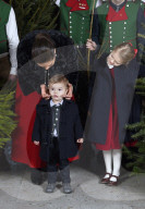 EXKLUSIV - Kronprinzessin Victoria nimmt mit Oscar und Estelle die Christbäume für den Palast entgegen