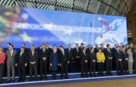 NEWS - Brüssel: Angela Merkel bringt Farbe in den grauen Herrenalltag