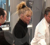 EXKLUSIV - Melanie Griffith verreist im Schlabber-Look ohne Make-Up