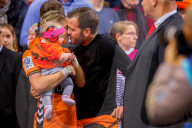 PEOPLE -  Rafael van der Vaart fiebert mit dem Nachwuchs am Spielfeldrand mit
