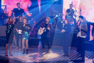 PEOPLE - Ed Sheeran singt bei 'Voice of Germany' im Weihnachtspulli