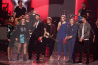 PEOPLE - Ed Sheeran singt bei 'Voice of Germany' im Weihnachtspulli