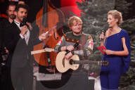 PEOPLE - Ed Sheeran singt bei 'Voice of Germany' im Weihnachtspulli