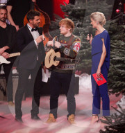 PEOPLE - Ed Sheeran singt bei 'Voice of Germany' im Weihnachtspulli