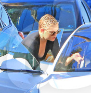 EXKLUSIV - Kate Hudson ohne BH mit Danny Fujikawa und Bingham unterwegs