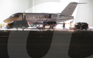 EXKLUSIV - Justin Bieber und Selena Gomez landen mit dem Privatjet in LA