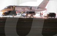 EXKLUSIV - Justin Bieber und Selena Gomez landen mit dem Privatjet in LA