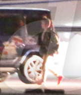 EXKLUSIV - Justin Bieber und Selena Gomez landen mit dem Privatjet in LA