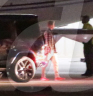 EXKLUSIV - Justin Bieber und Selena Gomez landen mit dem Privatjet in LA