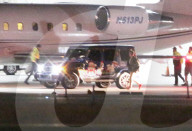 EXKLUSIV - Justin Bieber und Selena Gomez landen mit dem Privatjet in LA