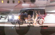 EXKLUSIV - Justin Bieber und Selena Gomez landen mit dem Privatjet in LA