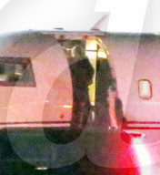 EXKLUSIV - Justin Bieber und Selena Gomez landen mit dem Privatjet in LA