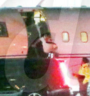 EXKLUSIV - Justin Bieber und Selena Gomez landen mit dem Privatjet in LA