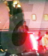 EXKLUSIV - Justin Bieber und Selena Gomez landen mit dem Privatjet in LA
