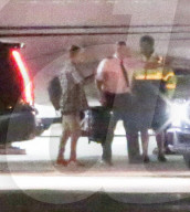 EXKLUSIV - Justin Bieber und Selena Gomez landen mit dem Privatjet in LA