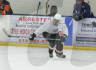 EXKLUSIV - Justin Bieber wird beim Eishockey 'gechecked'