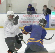 EXKLUSIV - Justin Bieber wird beim Eishockey 'gechecked'