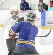EXKLUSIV - Justin Bieber wird beim Eishockey 'gechecked'