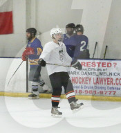 EXKLUSIV - Justin Bieber wird beim Eishockey 'gechecked'