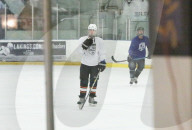 EXKLUSIV - Justin Bieber wird beim Eishockey 'gechecked'