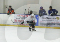 EXKLUSIV - Justin Bieber wird beim Eishockey 'gechecked'