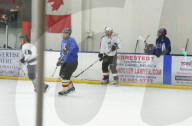 EXKLUSIV - Justin Bieber wird beim Eishockey 'gechecked'