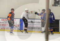 EXKLUSIV - Justin Bieber wird beim Eishockey 'gechecked'