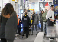 EXKLUSIV - Selena Gomez unterstützt Justin Bieber beim Eishockey