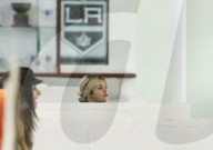 EXKLUSIV - Selena Gomez unterstützt Justin Bieber beim Eishockey