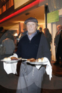 PEOPLE - Frank Zander lädt zum Gänsessen für Obdachlose und Bedürftige im Neukölner Hotel Estrel