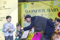 FEATURE - Kinder auf dem Laufsteg: Child Beauty Pageant in Shanghai