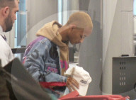 EXKLUSIV - Jaden Smith macht Werbung in eigener Sache am Flughafen von LA