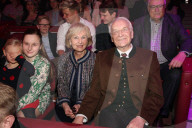 PEOPLE - Zirkus Krone Weihnachtspremiere in München