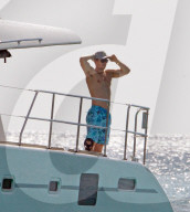 PEOPLE - Mark Wahlberg macht mit seiner Familie Ferien auf Barbados