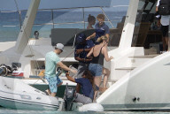 PEOPLE - Mark Wahlberg macht mit seiner Familie Ferien auf Barbados