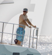 PEOPLE - Mark Wahlberg macht mit seiner Familie Ferien auf Barbados