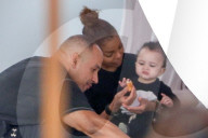 PEOPLE - Janet Jackson füttert Söhnchen Eissa 