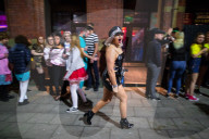 FEATURE - Üble Szenen in englischen Städten am Boxing Day