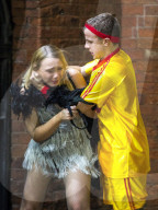 FEATURE - Üble Szenen in englischen Städten am Boxing Day