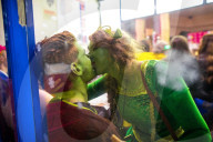 FEATURE - Üble Szenen in englischen Städten am Boxing Day